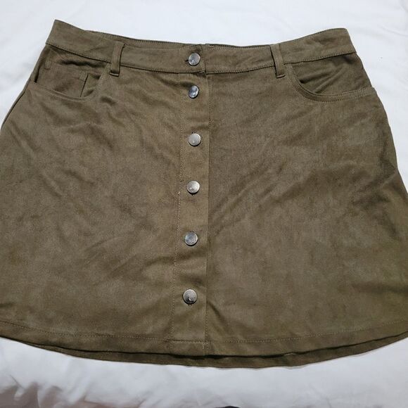 Harmony and havoc green suede skirt - Picture 3 of 7